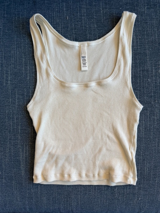 SKIMS Tops - SKIMS Pale Yellow Ribbed Scoop Neck Tank Top